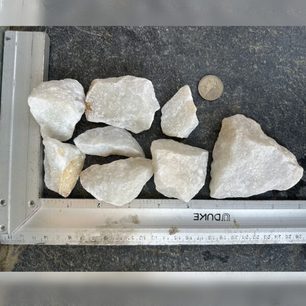 Bulto de piedra blanca